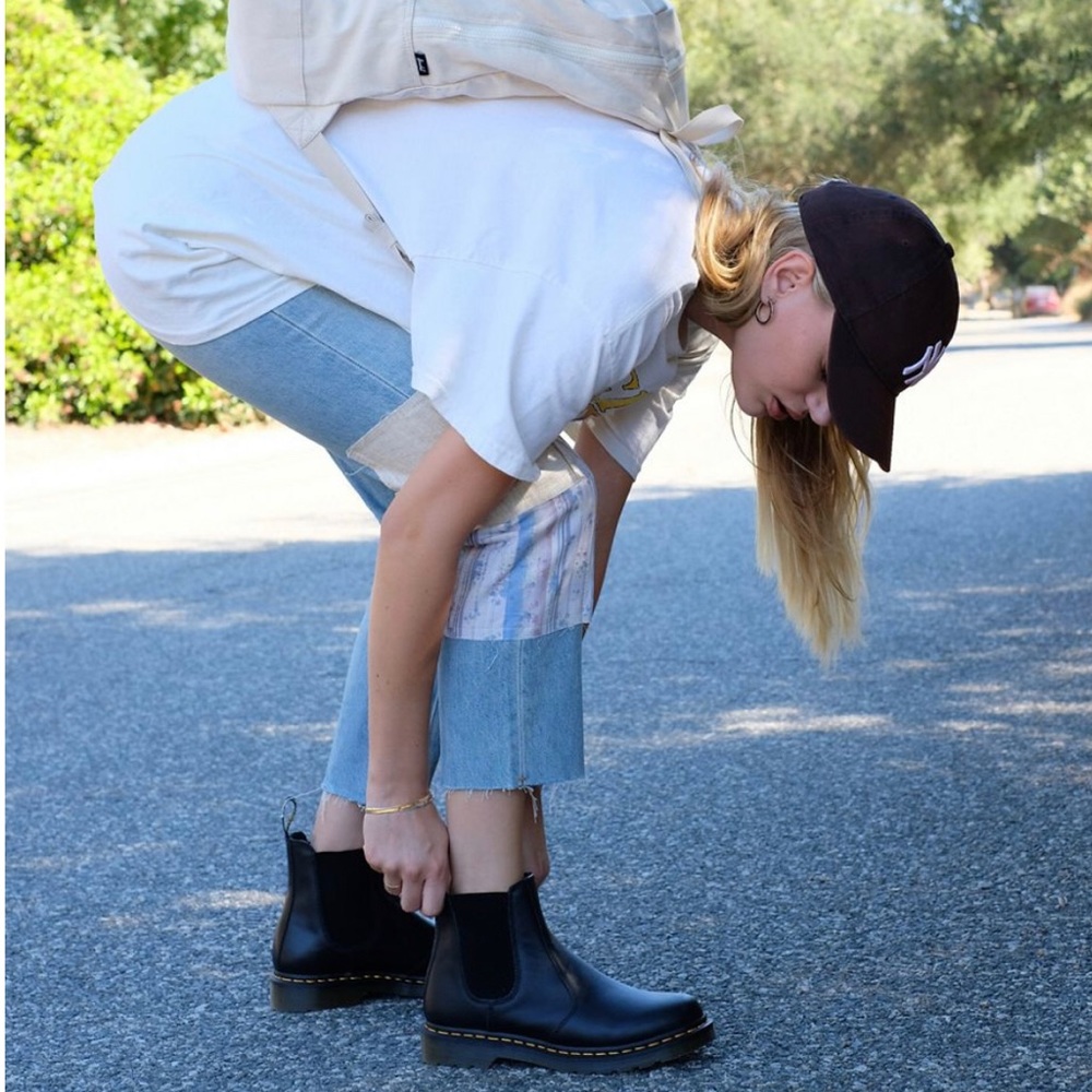 New Doc Martens 2976 Chelsea Nappa Leather Boots - Picture 2 of 16